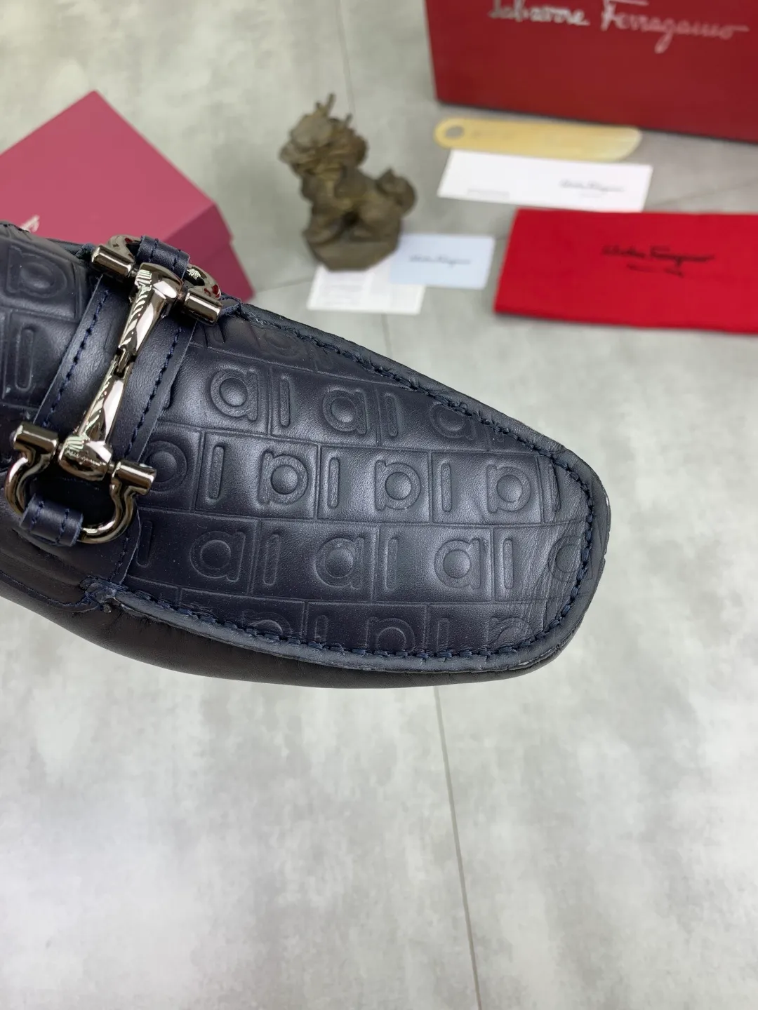 Men's shoes 💰P542 New model, high quality [Ferragamo/Ferragamo] Latest lazy slip-on shoes Original imported calfskin, imported cowhide lining + original luxury metal buckle + original combination outsole Comparison without pressure Code number: 38-45